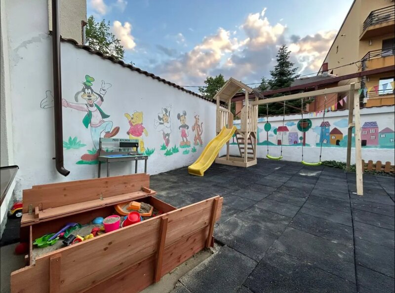 Cresa/ gradinita Amintiri din copilarie sector 3 Parc IOR